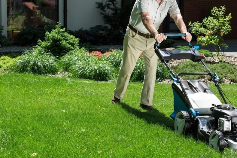 How to Mow a Lawn in Tyler, TX